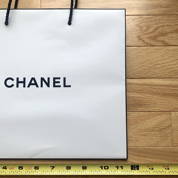CHANEL AUTHENTIC PAPER BAG WITH ROPE HANDLES - Picture 2 of 5